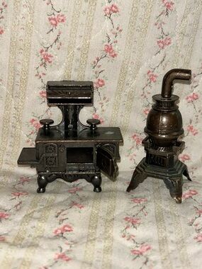 Vintage Mini Cast Iron Stove Lot Pencil Sharpener Potbelly Hong Kong Dollhouse